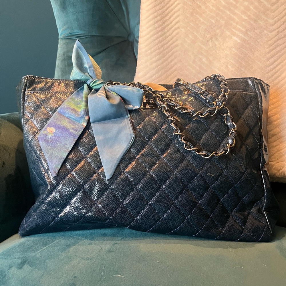 Elegant Teal Blue Quilted Handbag - Picture 2 of 10